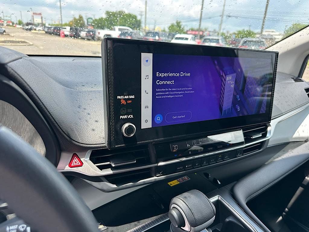 Certified 2025 Toyota Sienna XLE FWD image 26