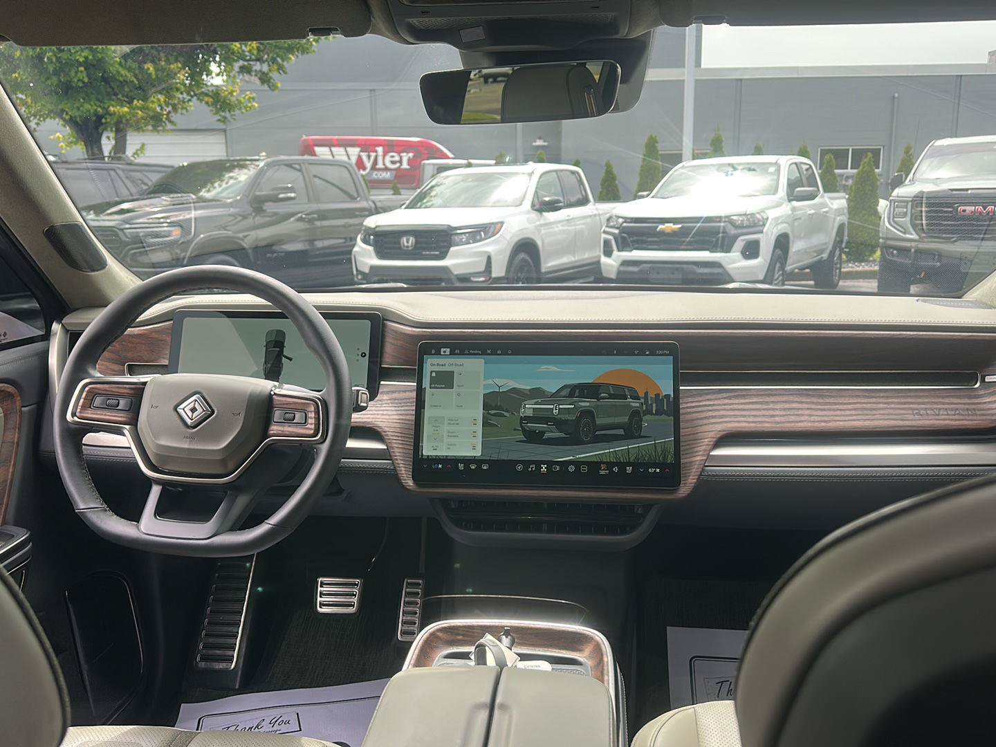 Used 2022 Rivian R1S Launch Edition AWD/4WD image 16
