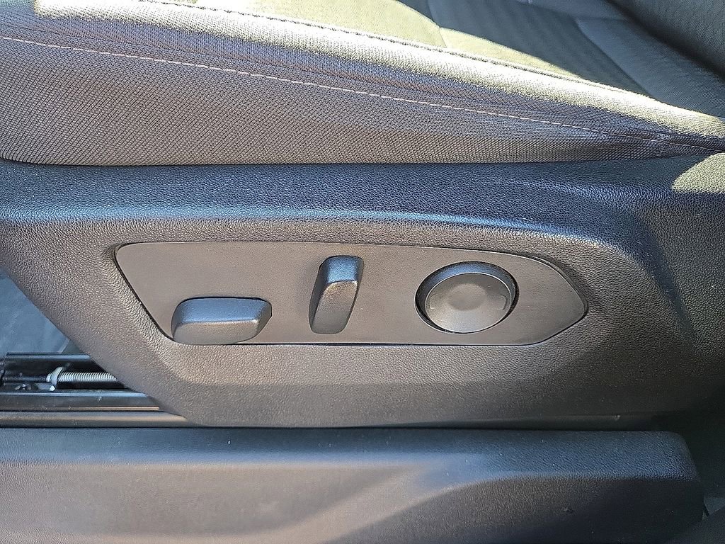 Used 2022 Chevrolet Silverado 1500 LT image 23