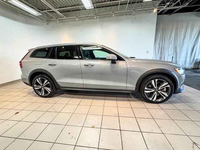 Used 2024 Volvo V60 B5 Cross Country Plus w/ Protection Package Premier image 8