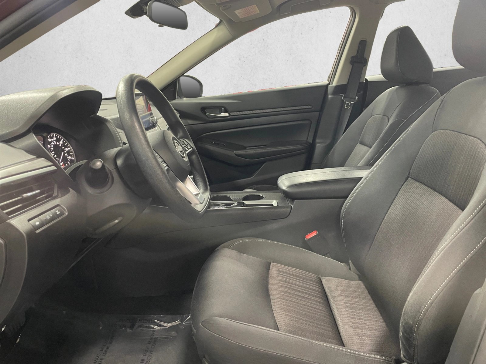 Used 2025 Nissan Altima 2.5 SV FWD image 11
