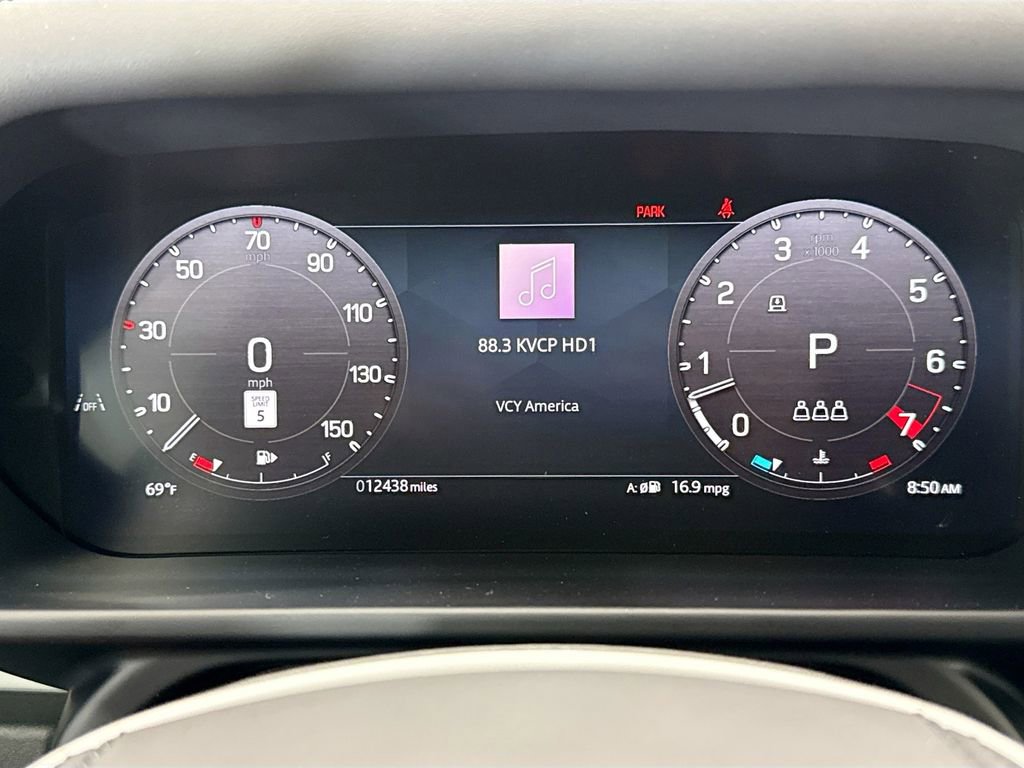 Used 2024 Land Rover Defender 110 X-Dynamic SE AWD/4WD image 33