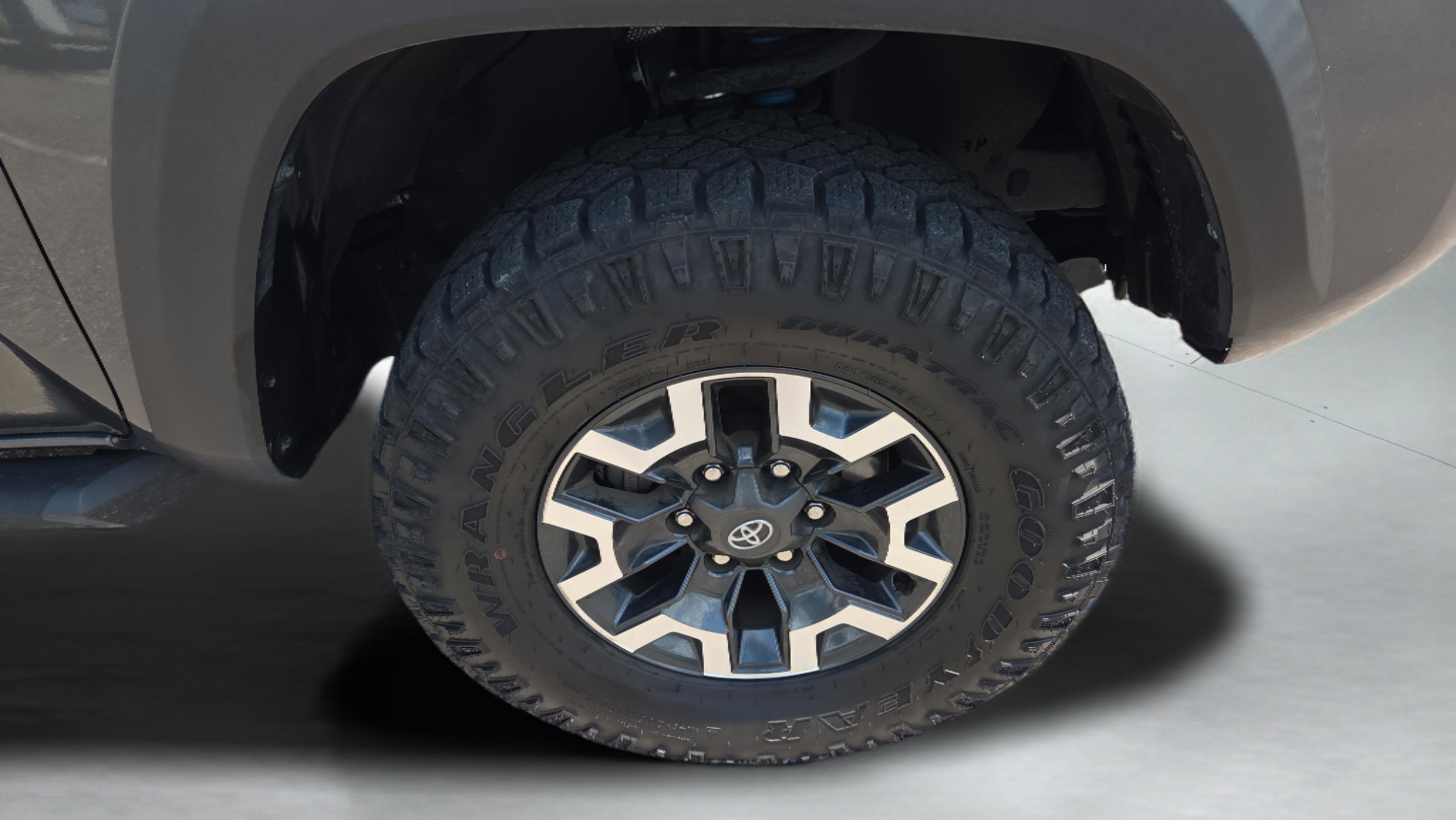 Certified 2023 Toyota Tacoma TRD Off-Road w/ Technology Package AWD/4WD image 31