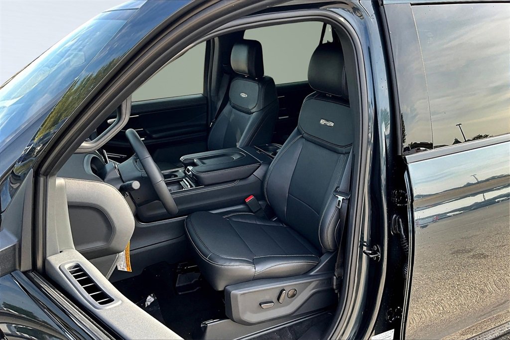 New 2025 Ford Expedition Max Platinum image 14