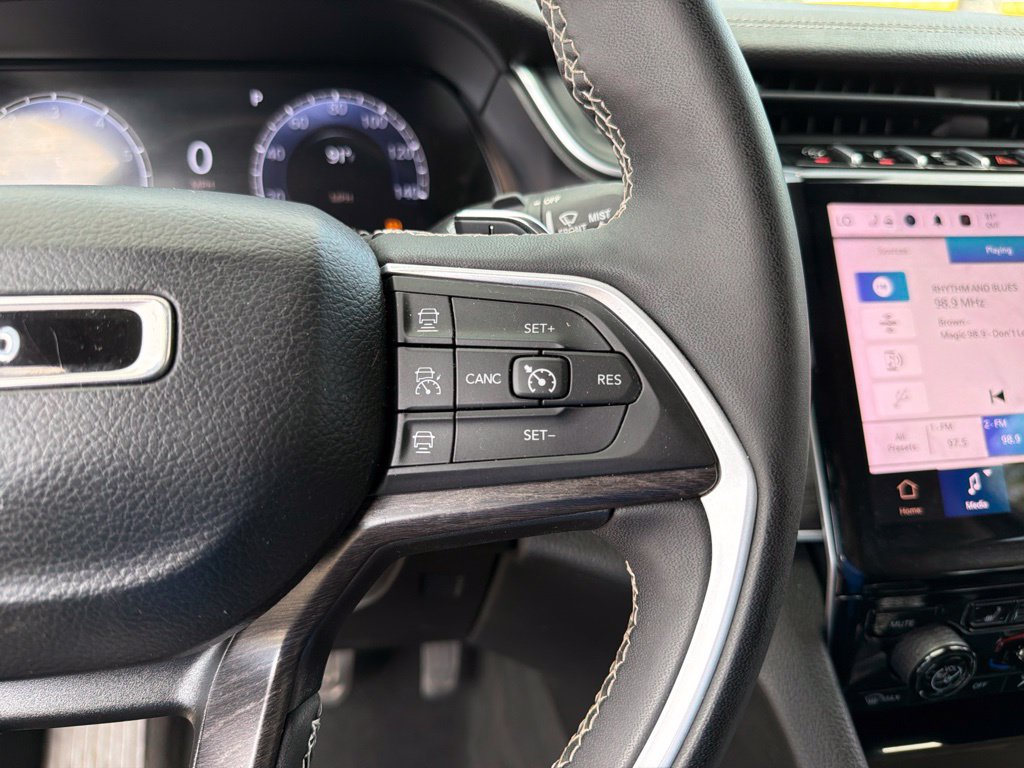 Used 2023 Jeep Grand Cherokee L Limited AWD/4WD image 17