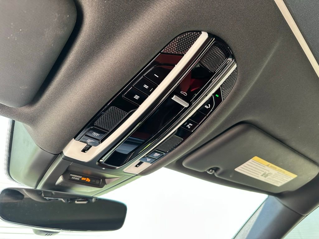 Certified 2023 Porsche Cayenne Platinum Edition image 33