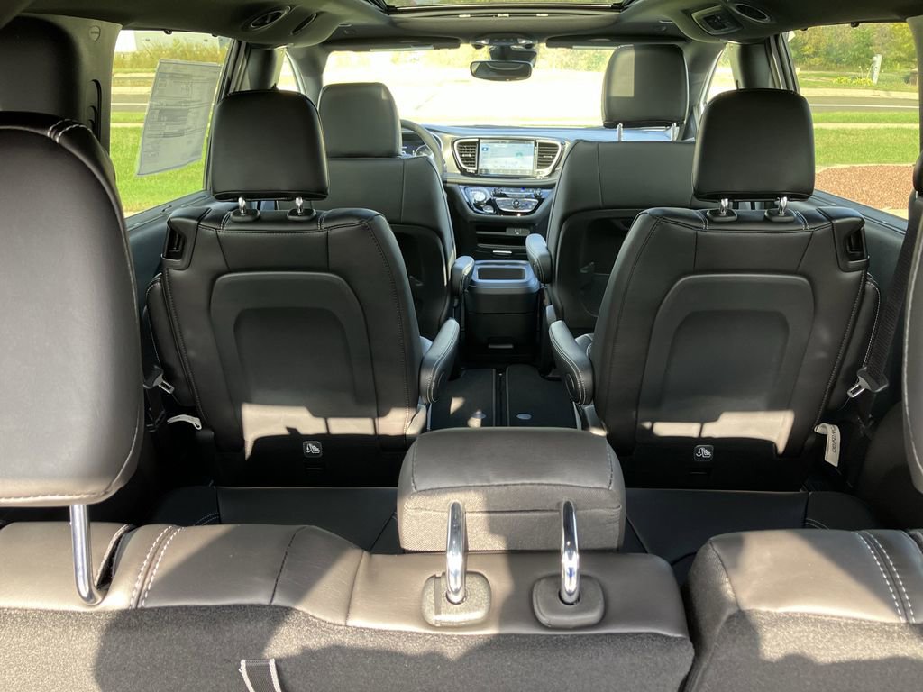 New 2026 Chrysler Pacifica Select image 32