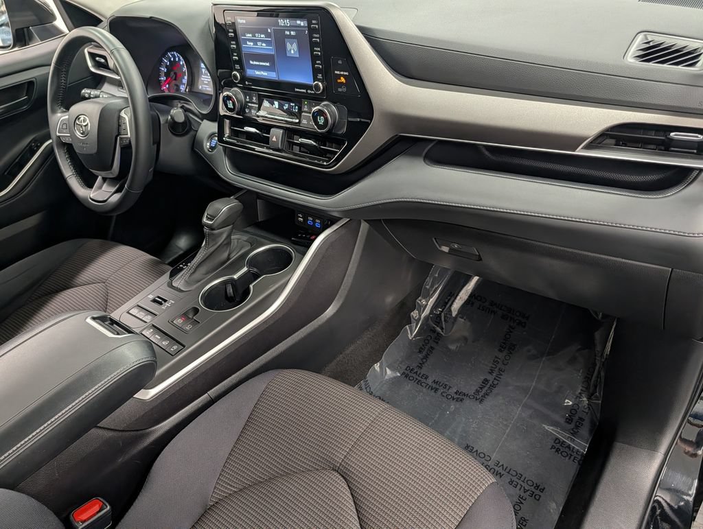 Used 2022 Toyota Highlander LE AWD/4WD image 35