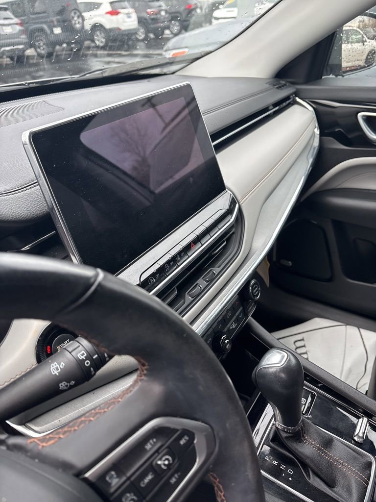 Certified 2022 Jeep Compass Limited w/ Sun and Sound Group image 3