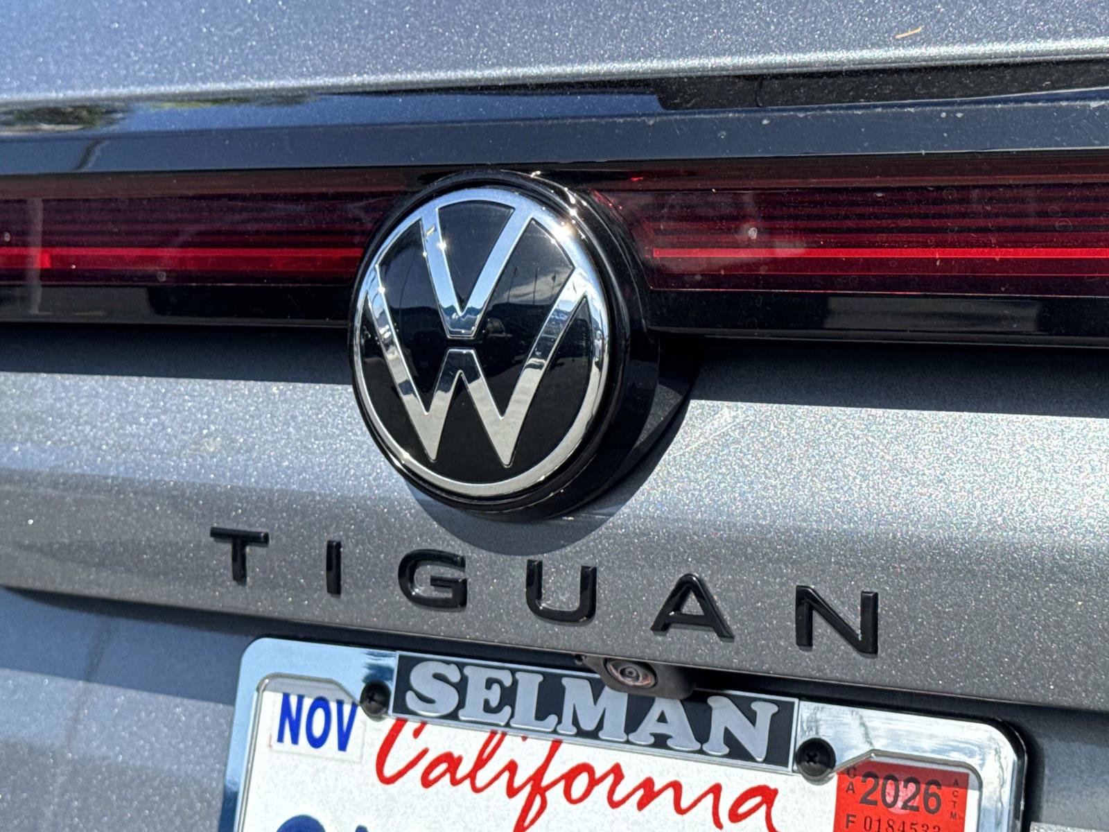 Used 2025 Volkswagen Tiguan SE R-Line image 28