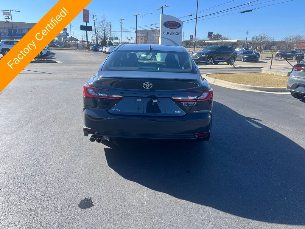 Used 2025 Toyota Camry SE image 4