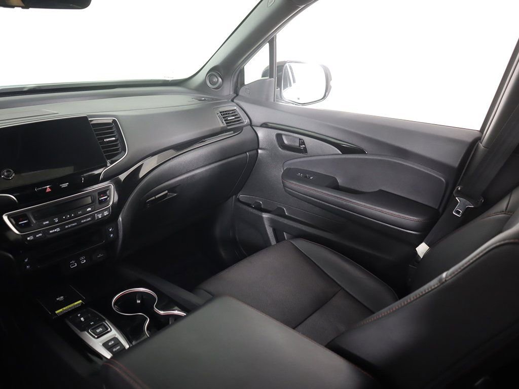 Used 2024 Honda Passport Black Edition image 40
