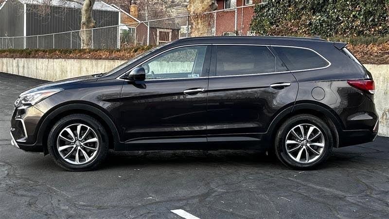 Used 2017 Hyundai Santa Fe SE AWD/4WD image 2