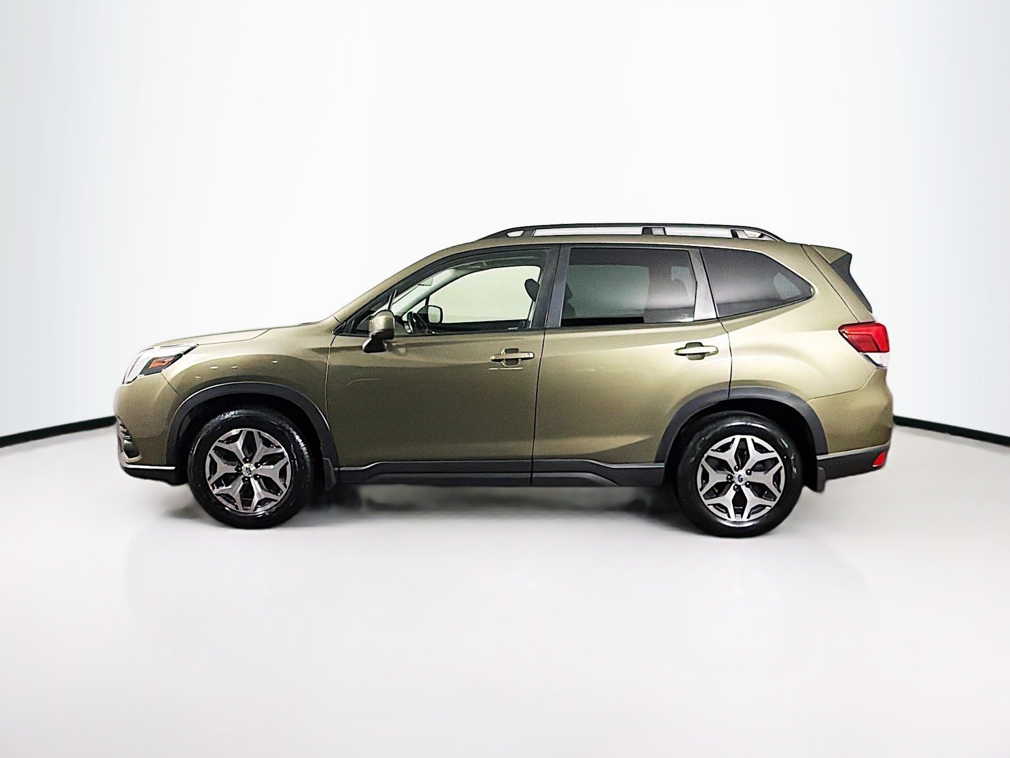 Used 2023 Subaru Forester Premium image 5