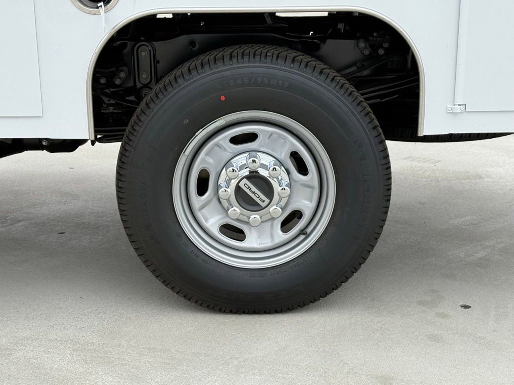 New 2026 Ford F250 XL w/ XL Chrome Package AWD/4WD image 12