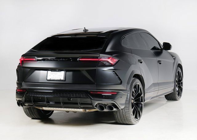 Used 2022 Lamborghini Urus image 2