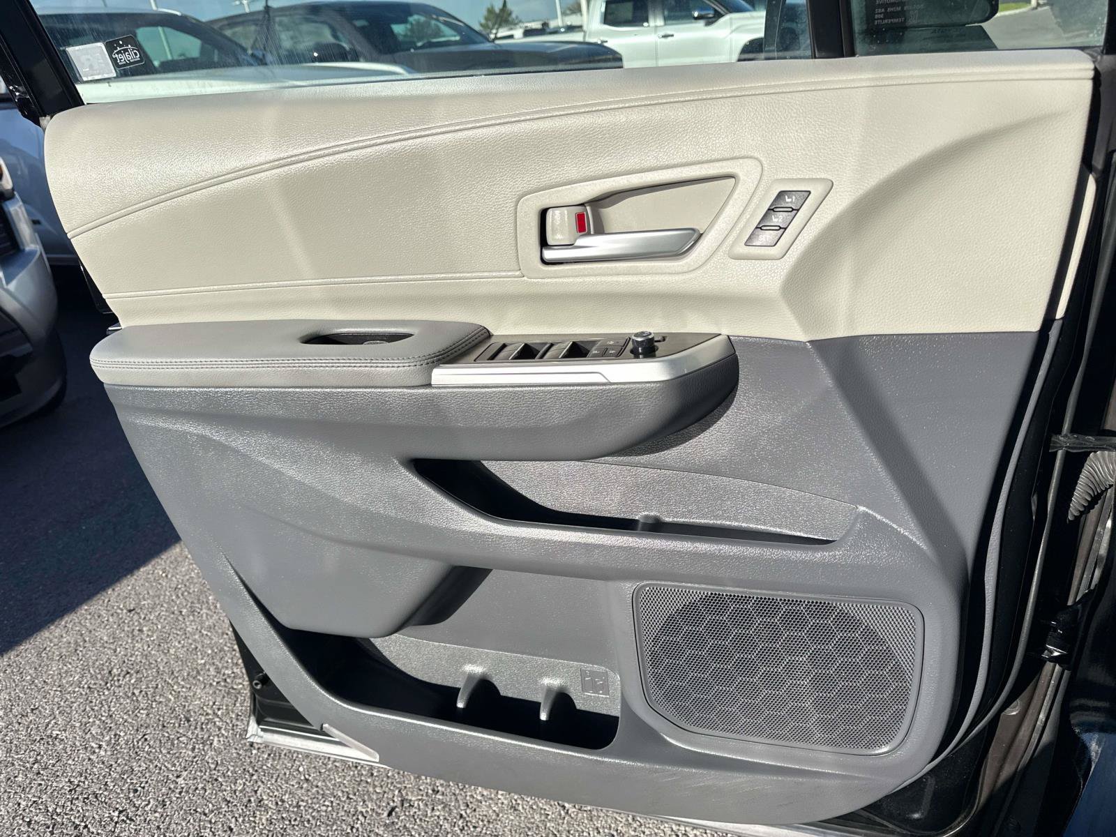 Used 2024 Toyota Sienna Limited AWD/4WD image 13