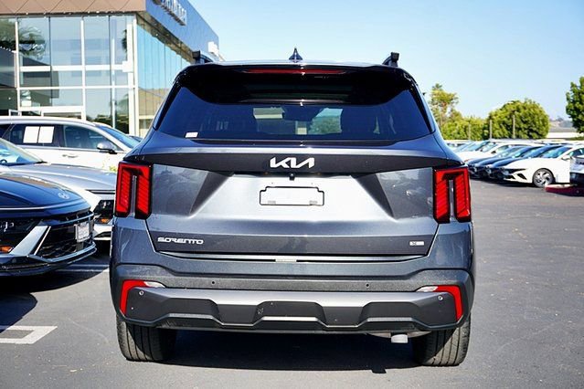Used 2024 Kia Sorento SX AWD/4WD image 9
