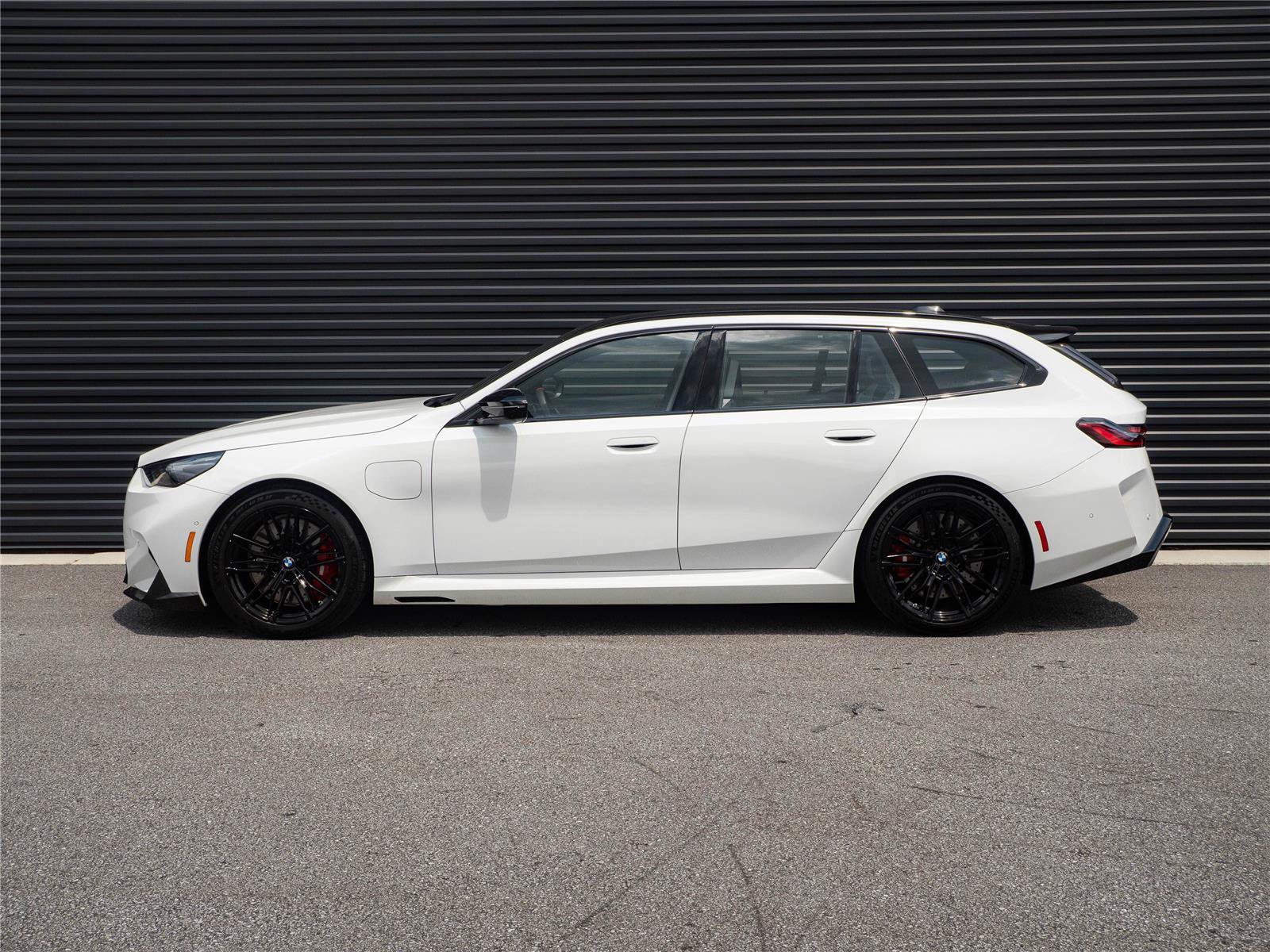 Used 2026 BMW M5 Touring w/ M Driver's Package AWD/4WD image 2