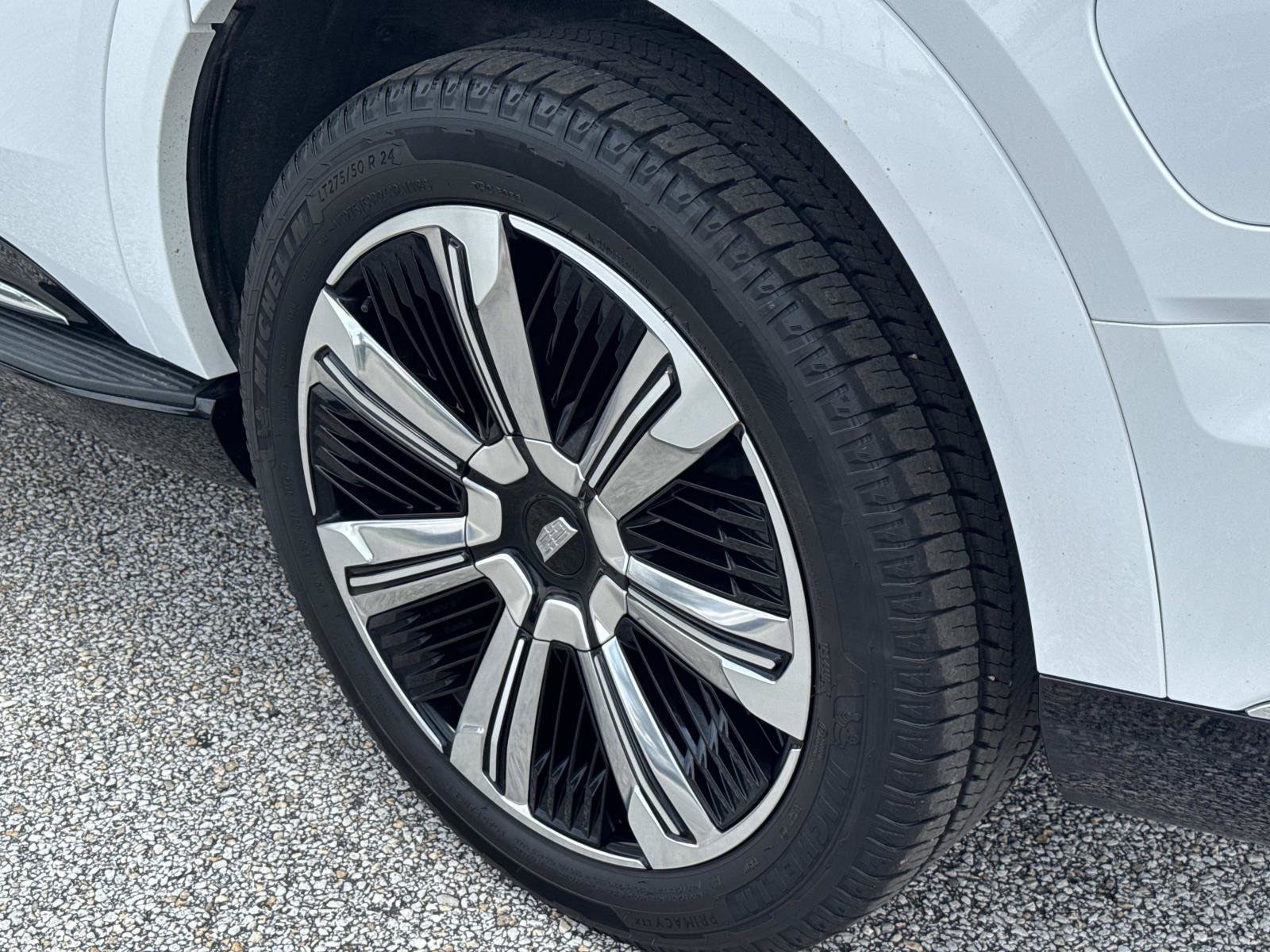 Certified 2025 Cadillac Escalade IQ Luxury 2 w/ LPO, Premium Carpet Package AWD/4WD image 12