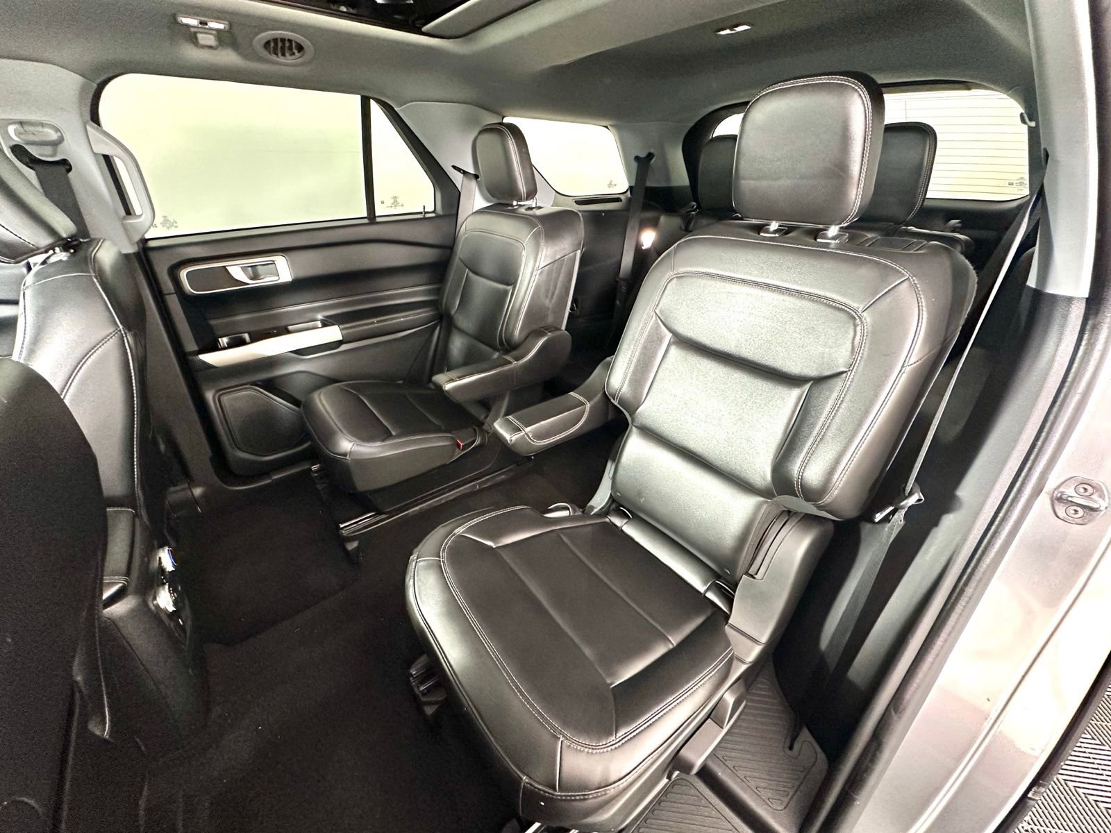 Used 2023 Ford Explorer XLT w/ Equipment Group 202A image 31