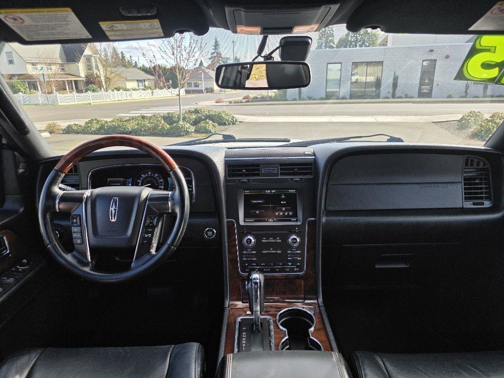 Used 2015 Lincoln Navigator 4WD image 9