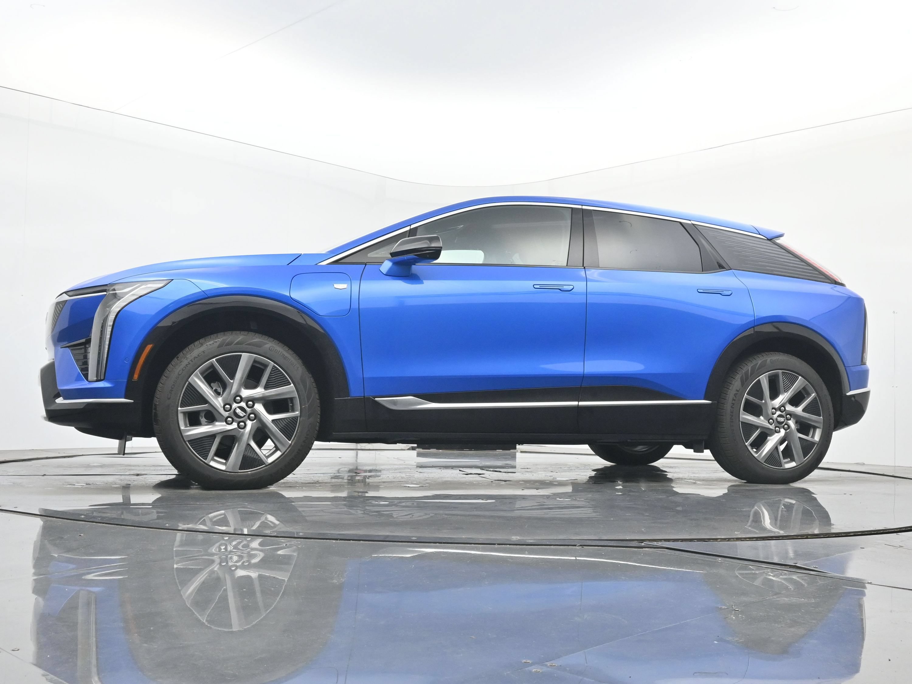 New 2026 Cadillac Optiq Luxury 1 w/ LPO, Floor Liner Package AWD/4WD image 15