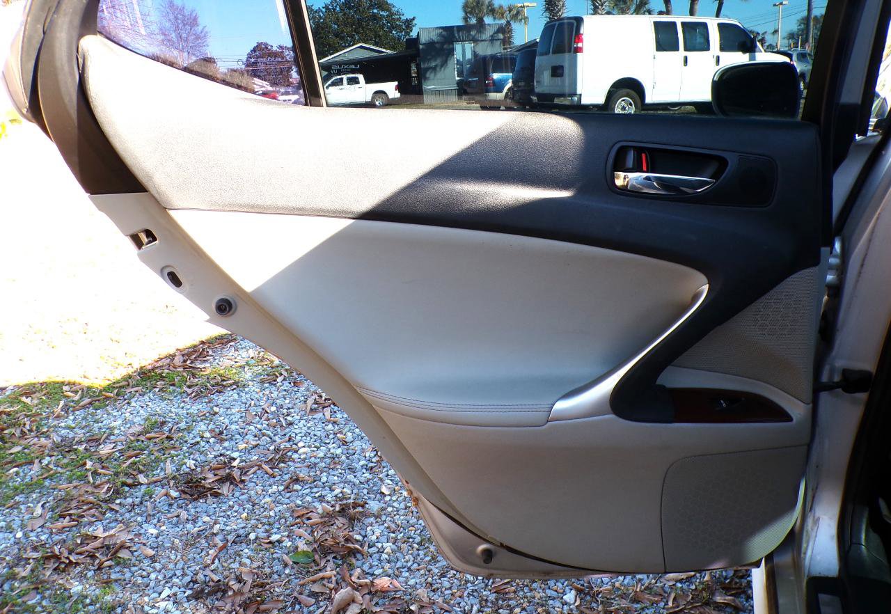 Used 2007 Lexus IS 350 RWD image 17