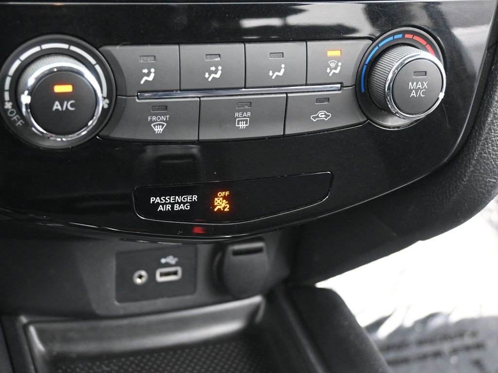 Used 2018 Nissan Rogue S image 12