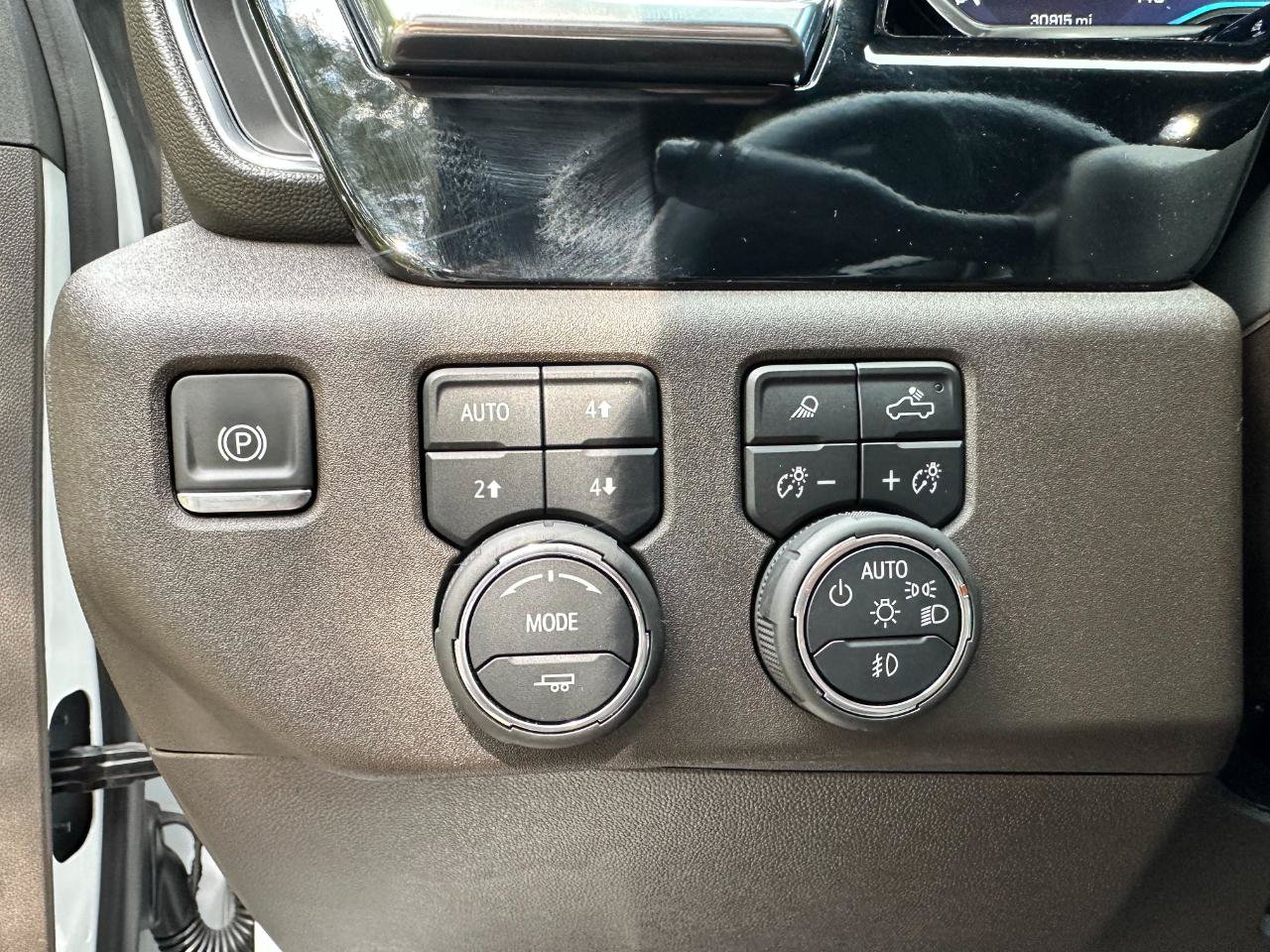 Used 2025 Chevrolet Silverado 2500 LTZ w/ LTZ Convenience Package AWD/4WD image 33