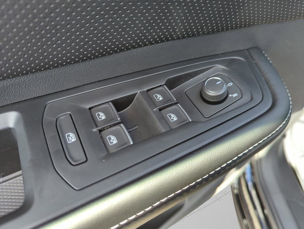 New 2026 Volkswagen Atlas Cross Sport SE image 44