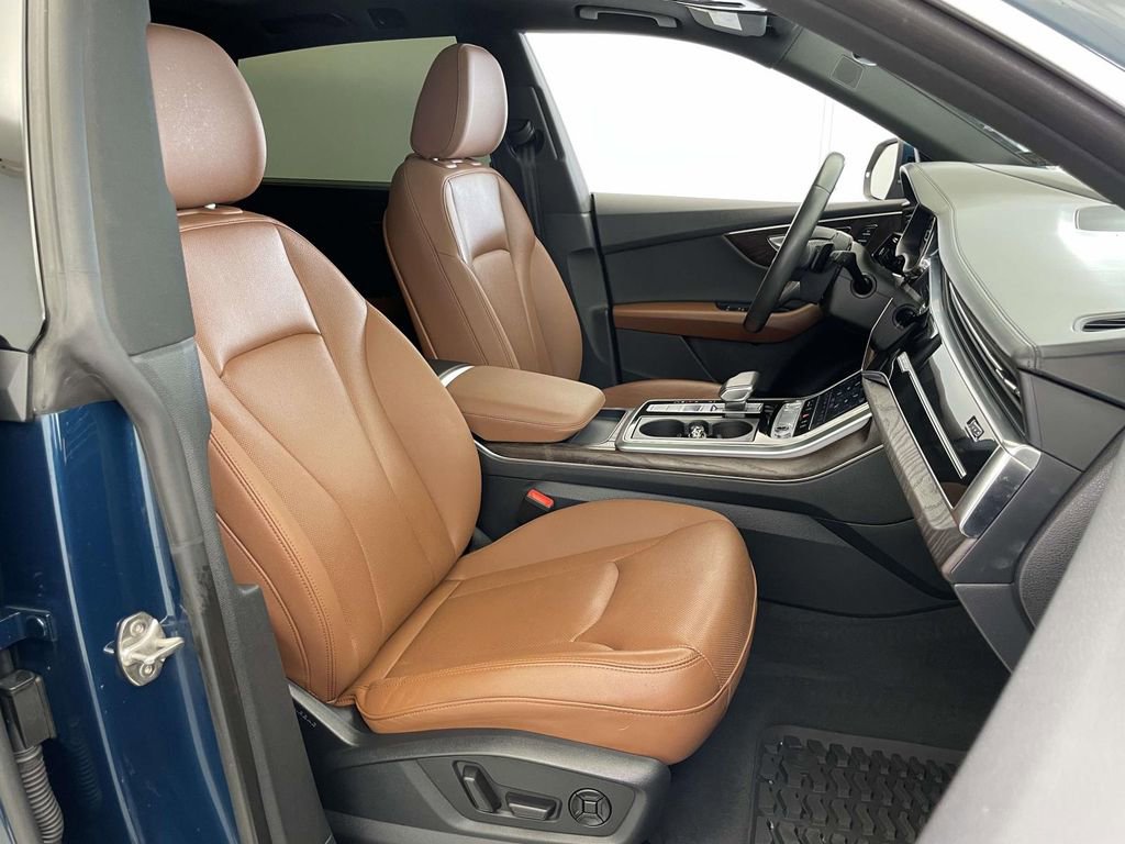 Used 2020 Audi Q8 Prestige w/ Prestige Package image 23