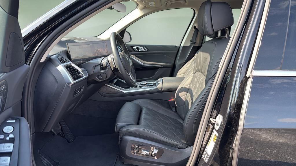 Used 2025 BMW X7 xDrive40i w/ Climate Comfort Package image 18