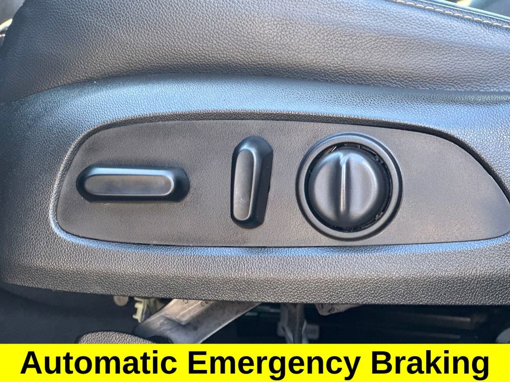 Used 2021 Chevrolet Traverse LT w/ LT Premium Package image 32