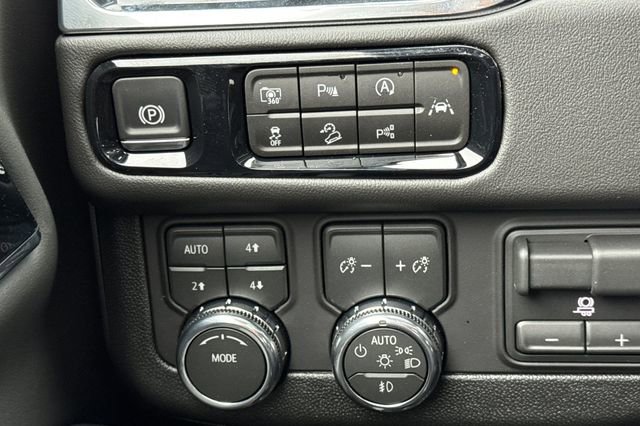 New 2026 GMC Yukon XL Elevation w/ Elevation Premium Package AWD/4WD image 34