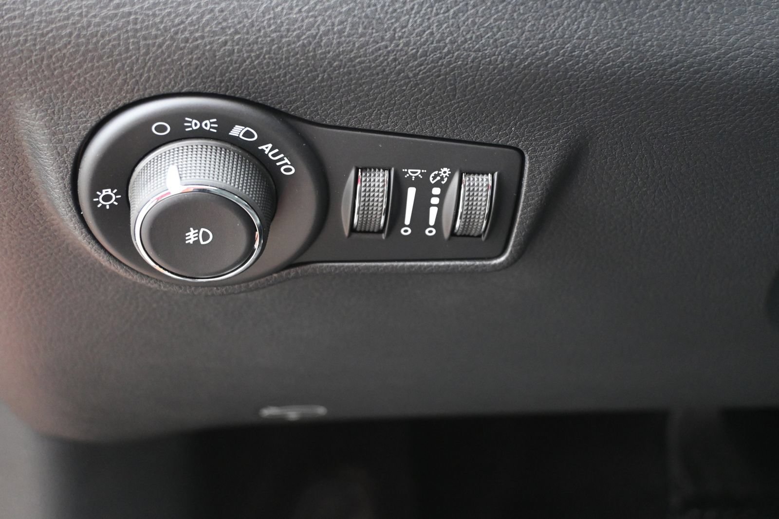 New 2026 Jeep Compass Latitude AWD/4WD image 8
