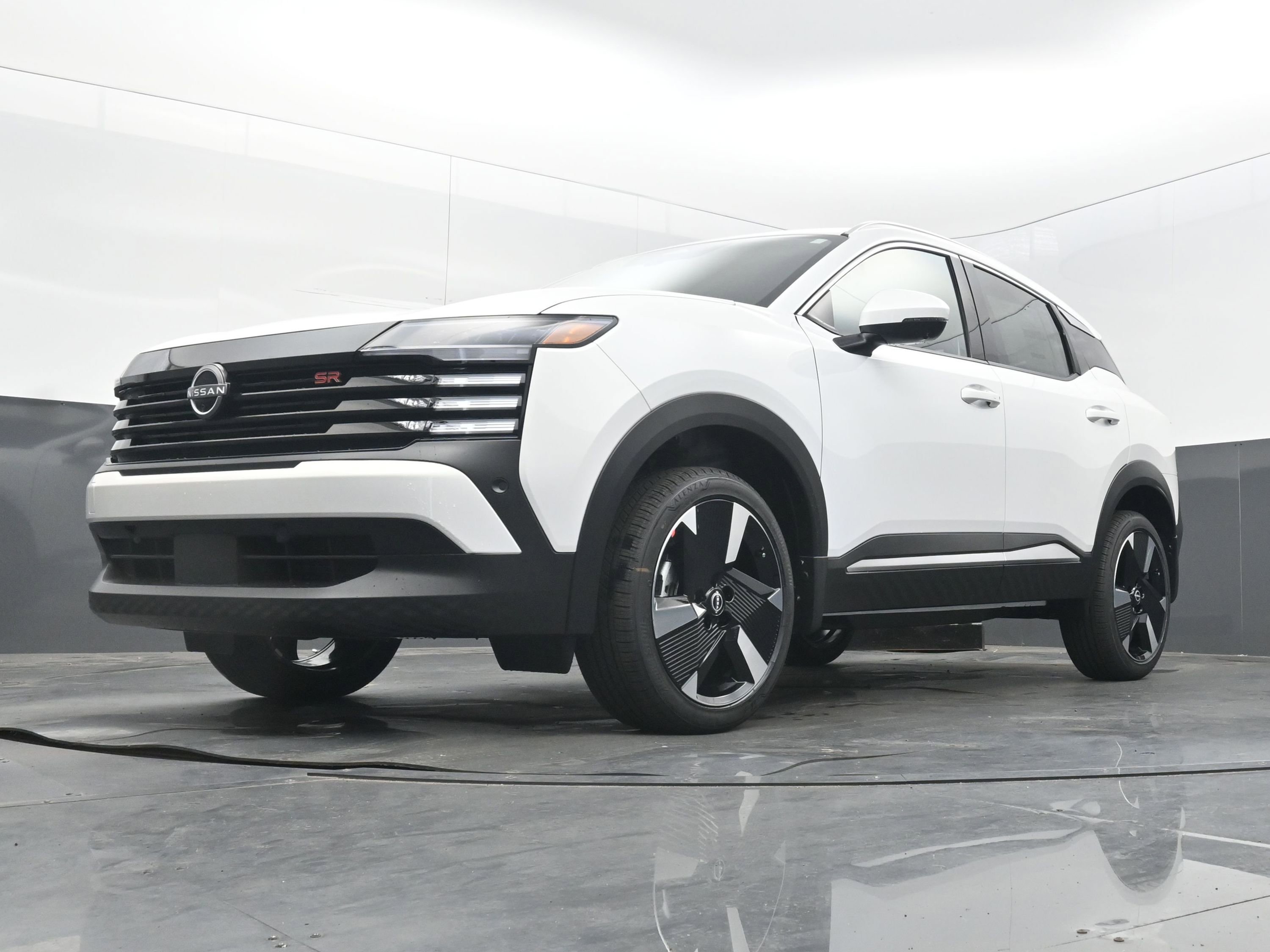 New 2025 Nissan Kicks SR image 24