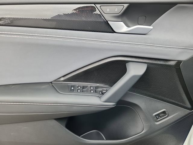 New 2026 Volkswagen Tiguan SE R-Line image 6