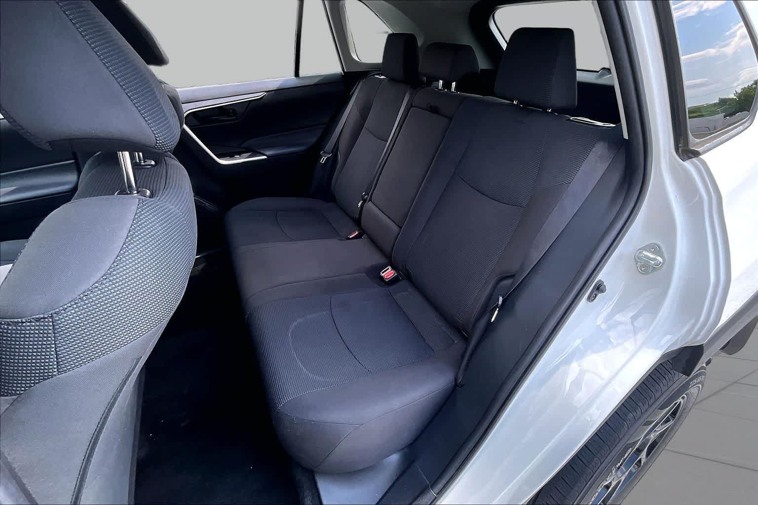 Used 2021 Toyota RAV4 LE FWD image 21