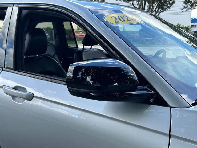 Certified 2024 Jeep Grand Cherokee Limited w/ Black Appearance Package image 32