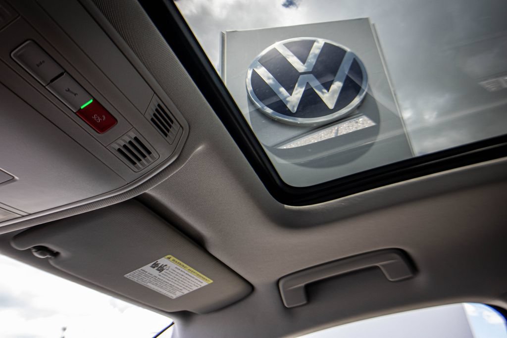 Certified 2023 Volkswagen Taos SE w/ Panoramic Sunroof Package FWD image 46