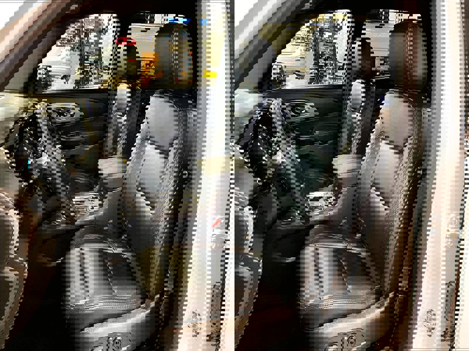 Used 2023 Chevrolet Traverse LT image 10