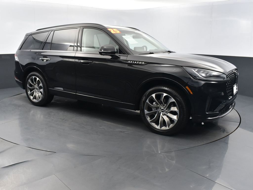 Certified 2025 Lincoln Aviator AWD w/ Jet Appearance Package image 3