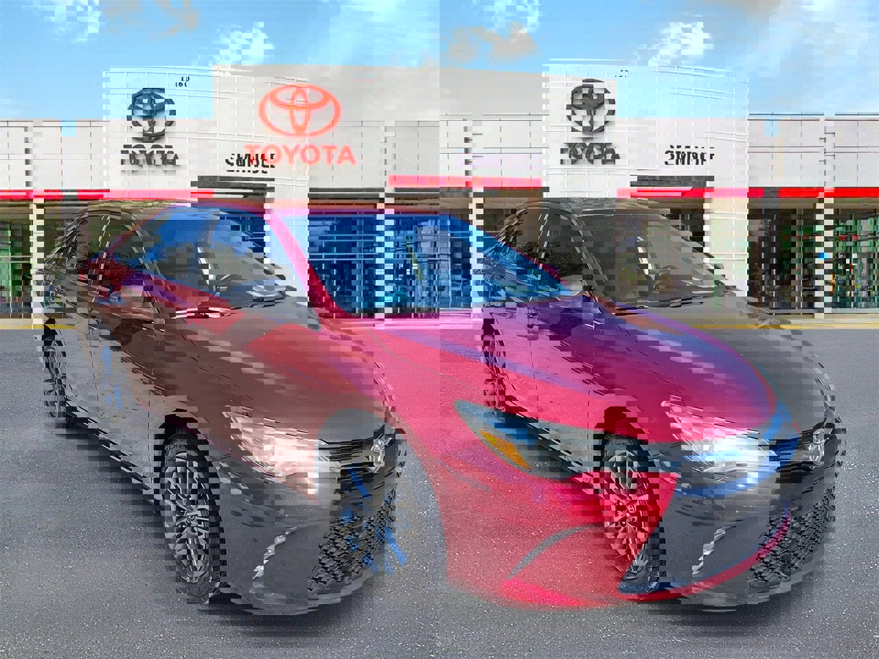 Used 2017 Toyota Camry SE image 2