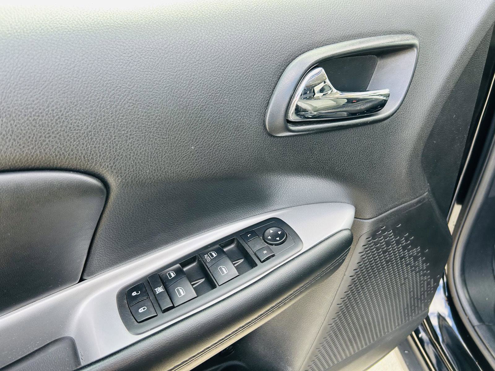 Used 2019 Dodge Journey SE w/ Mopar Chrome Accent Package image 6