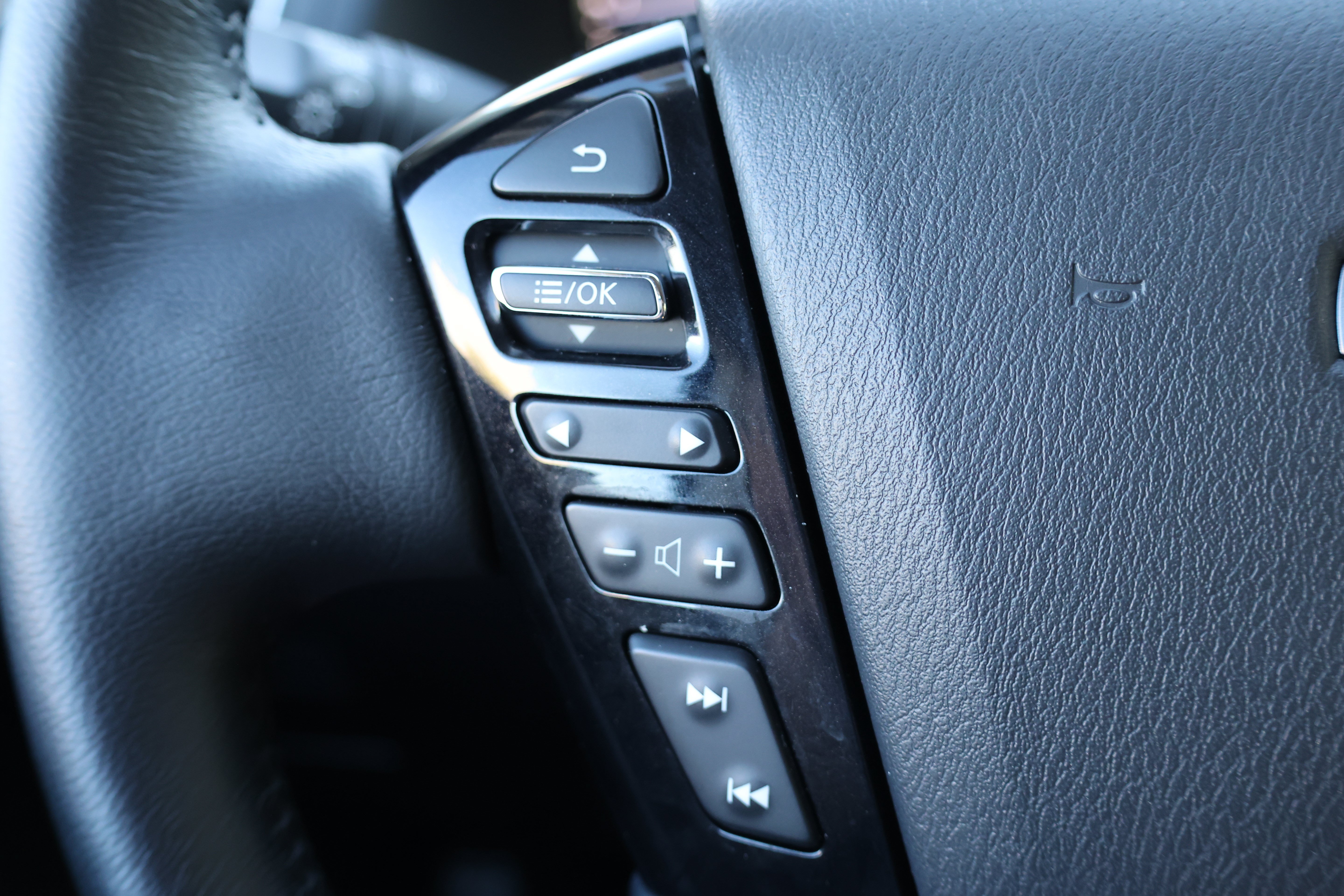 Used 2024 Nissan Armada SL AWD/4WD image 27