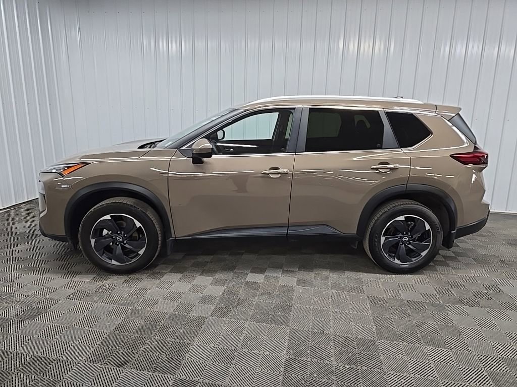 Used 2025 Nissan Rogue SV w/ SV Premium Package image 5