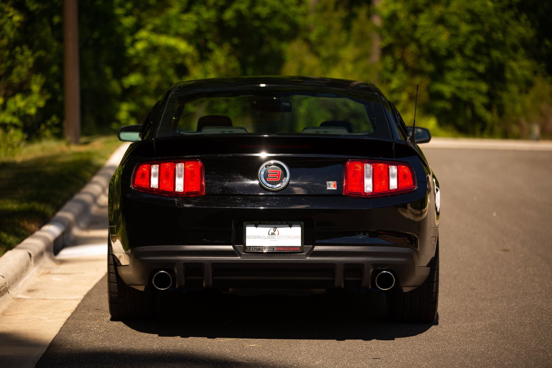 Used 2010 Ford Mustang GT RWD image 17