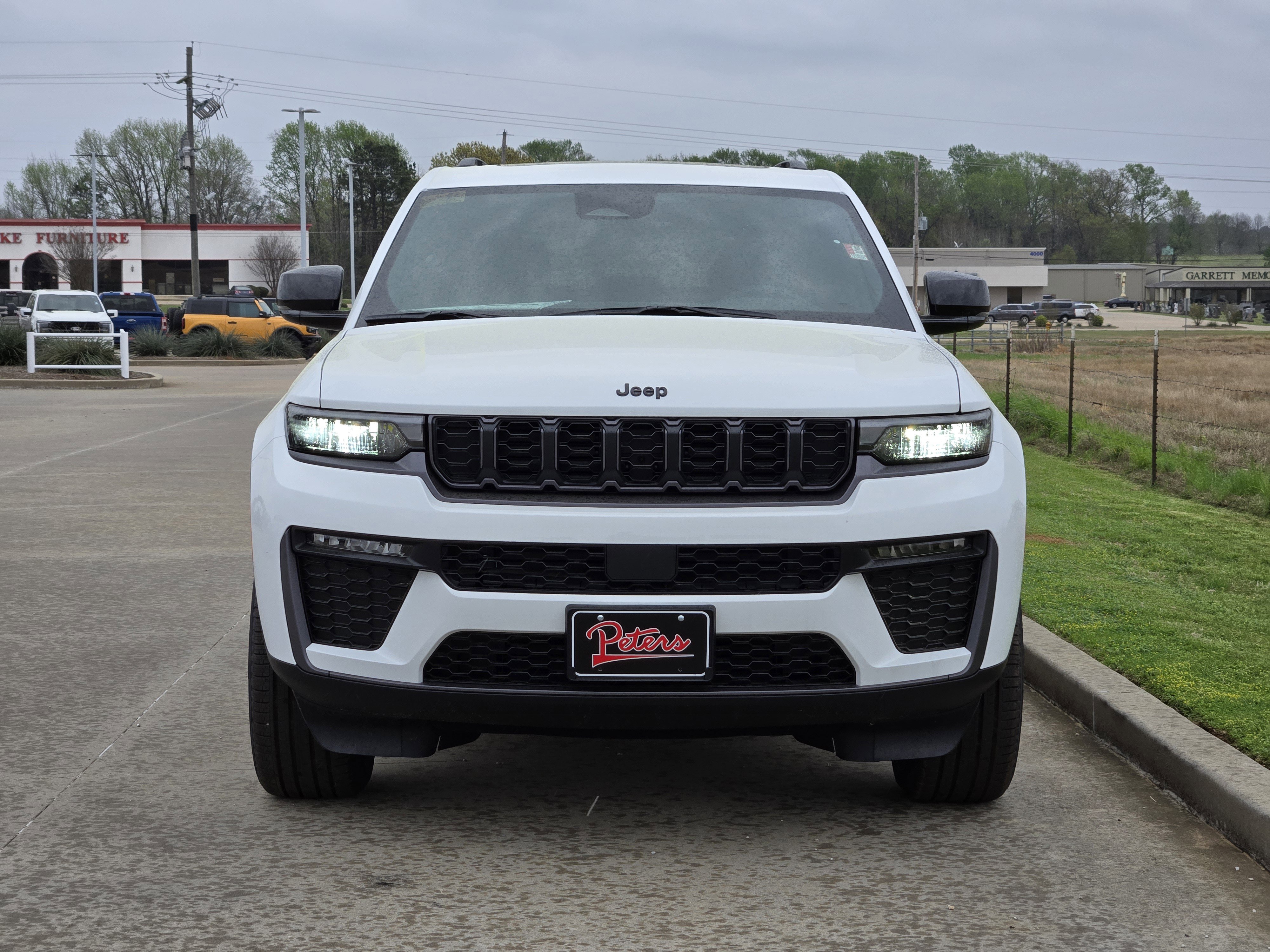 New 2026 Jeep Grand Cherokee Limited w/ Limited Altitude Package AWD/4WD image 2