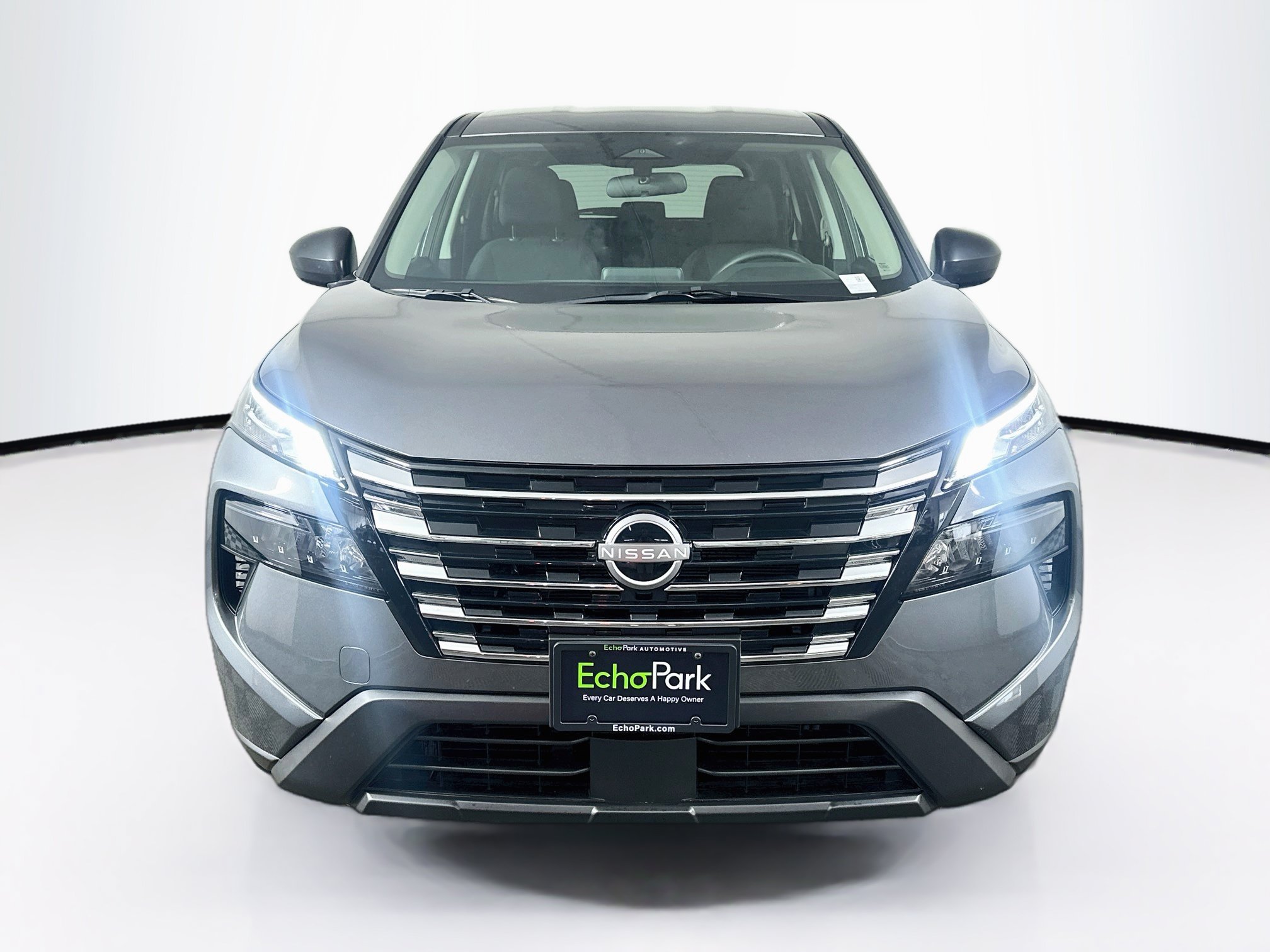 Used 2025 Nissan Rogue S FWD image 2